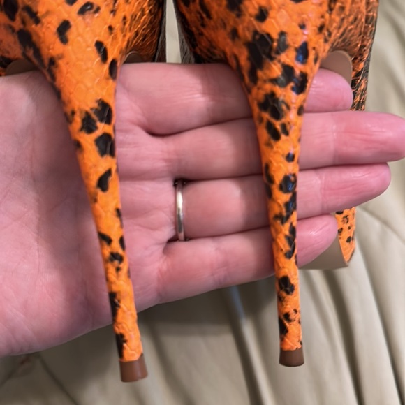 Aldo Black and orange snake print pumps - Picture 7 of 8